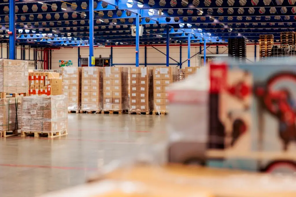 Retaildistributie in het X-dock van JCL Logistics