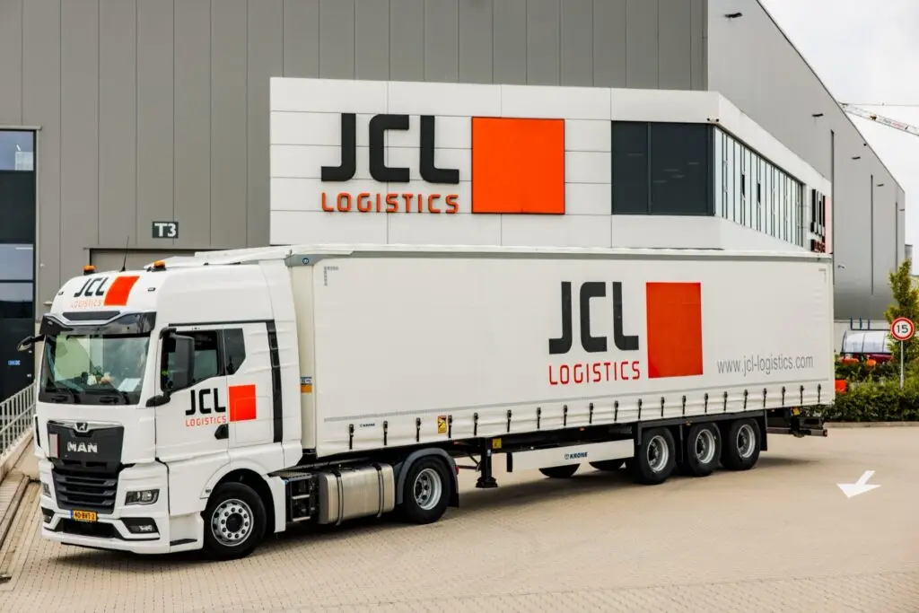JCL Logistics vrachtwagen voor wegtransport